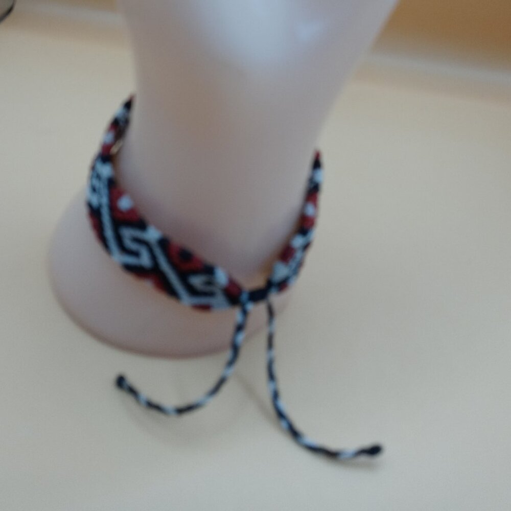 Multicolor Handwoven Macrame Thread Bracelet Design Patterns - Picture 6 of 10
